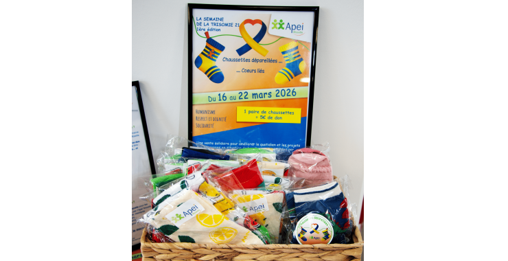 Chaussettes dépareillées Coeurs liés